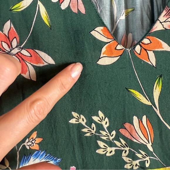 Velvet by Graham & Spencer Green
Floral long Sleeve Blouse Size:L - Picture 10 of 14